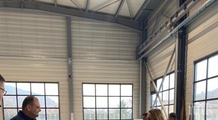 вицепремиерът николова посети фабрика дограма преградни стени велико търново