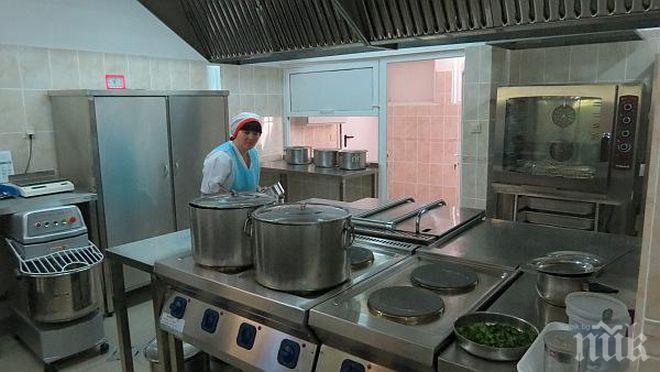 ГНУСНО: Ясла във Враца сервира на децата храна с хлебарки (СНИМКА)