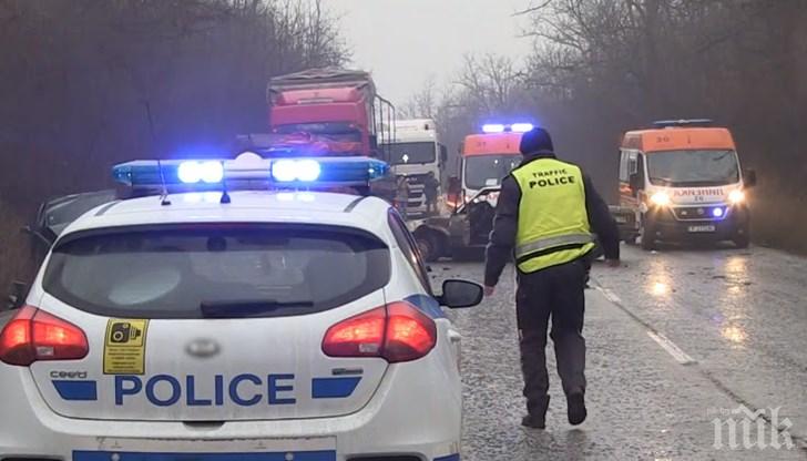 Бивш зам.-кмет на Хасково блъсна Фолксваген, двама в болница (СНИМКИ)