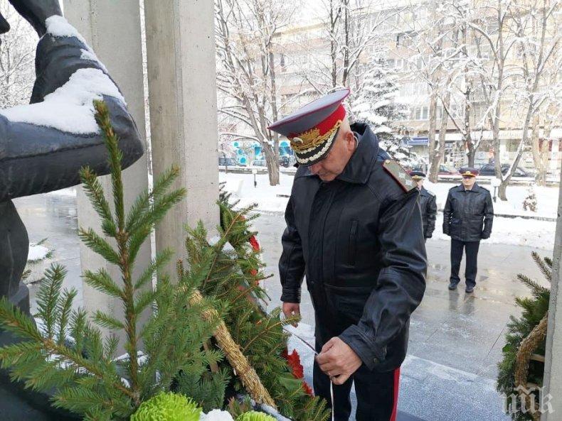 ВМА почете медиците, загинали за спасяването на човешки живот (СНИМКИ)