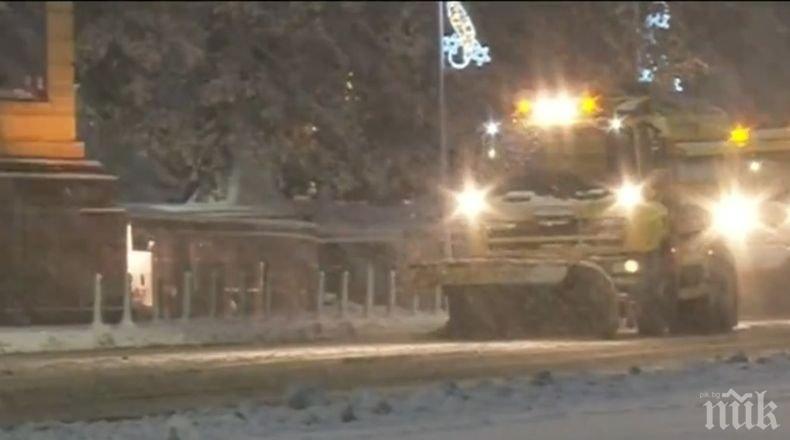 Снегопочистващата техника във Велико Търново ще работи и през нощта