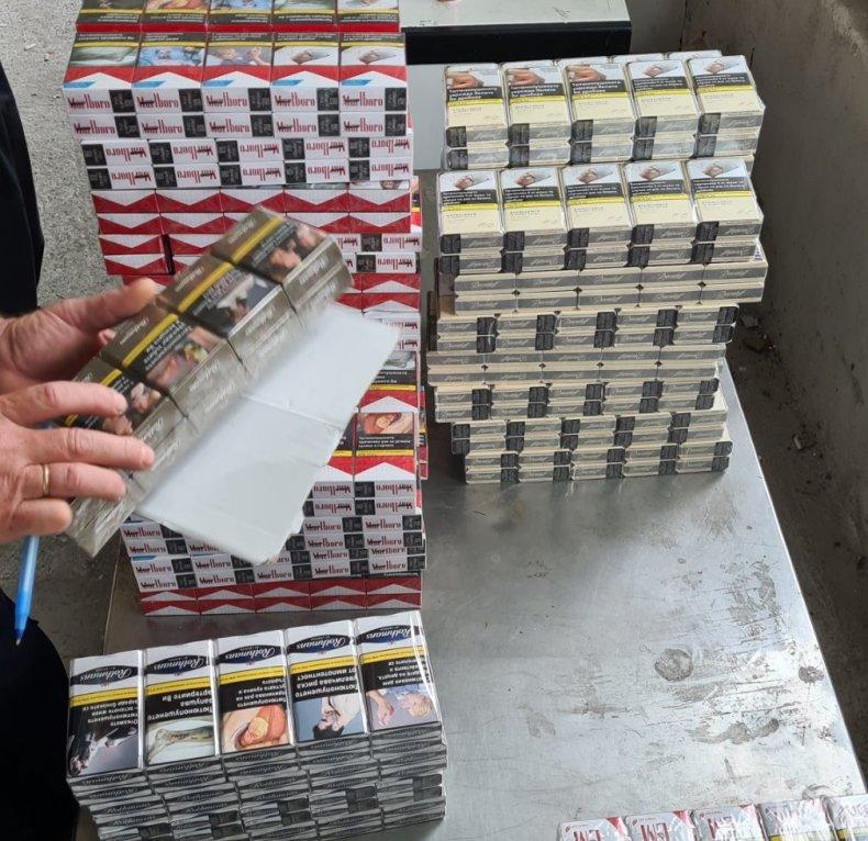 РЕЦИДИВ: Митнически служители задържаха 56 040 къса цигари (СНИМКИ)