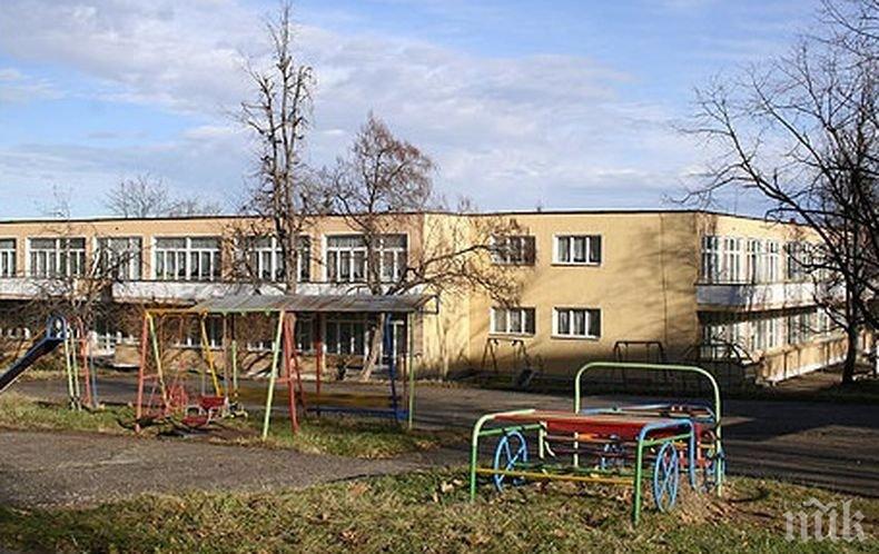 И Враца с група в детска градина за децата на медици
