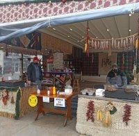 Коледните къщички в Бургас може да работят, но без маси пред тях