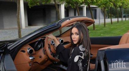 алисия помага възрастни хора нужда