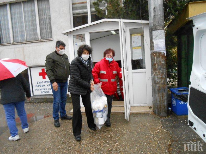 Два дни доброволци от ГЕРБ – Добрич помагаха на БЧК и раздаваха храна на социално слаби хора