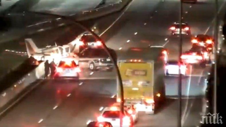 КАТО НА КИНО: Самолет кацна аварийно на магистрала, блъсна кола (ВИДЕО)