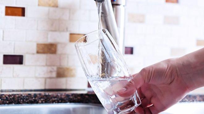 След 28 часа без вода - работник на ВиК заплашва столичанин