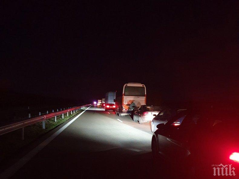 ОТ ПОСЛЕДНИТЕ МИНУТИ: Пенсионер с лада се заби в канавката край Отманли