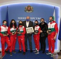Красен Кралев награди медалистите от Европейското първенство по бокс за юноши и девойки