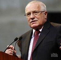 В ЧЕХИЯ: Глобяват наред президент и министри за ходене без маски