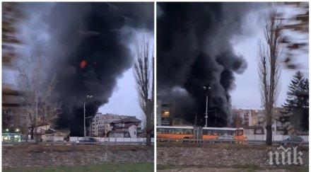 извънредно пик пожар черен дим района сточна гара два екипа огнеборци видео