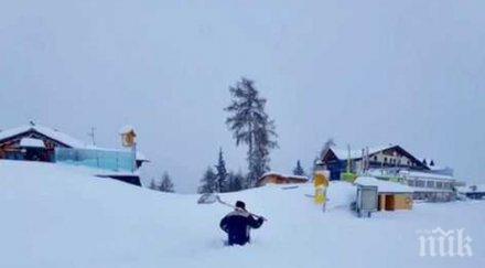 бедствие алпите падна сняг хората трудно откриват къщите