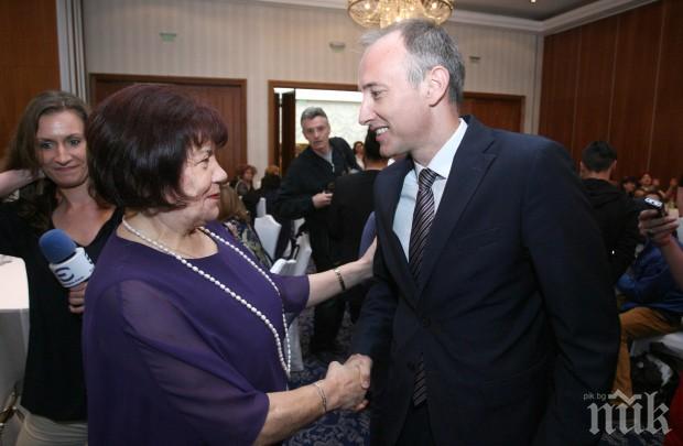 Учителите, преболедували COVID-19, ще имат още по 10 дни платен отпуск