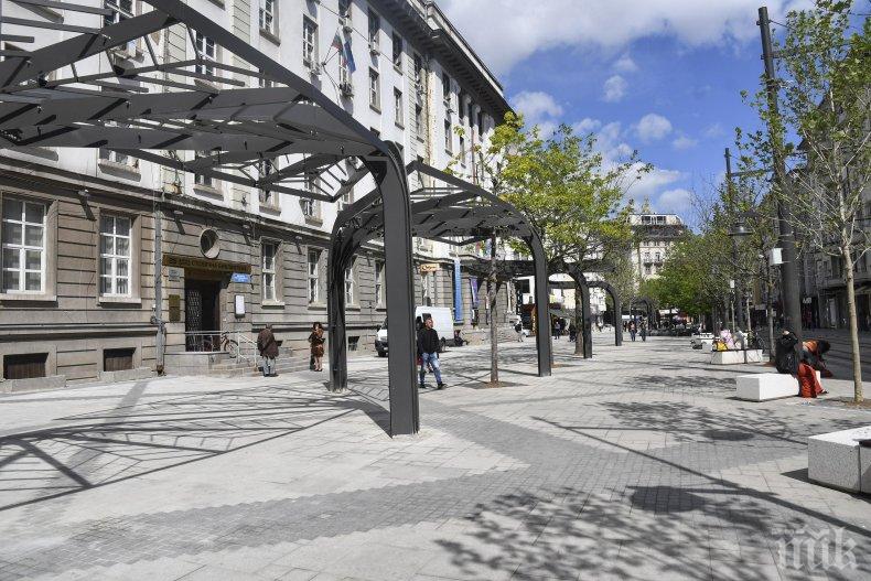 Връщат книгите на площад „Славейков“