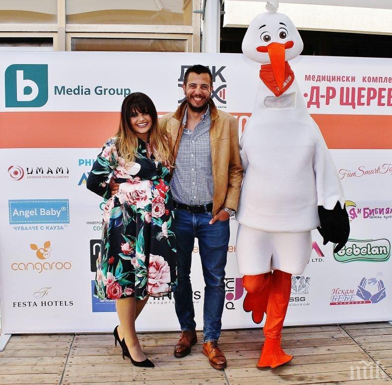 Синът на Петя Дикова й казва Баба