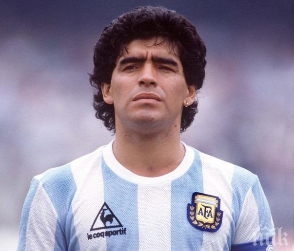 Слагат лика на Марадона на банкнота