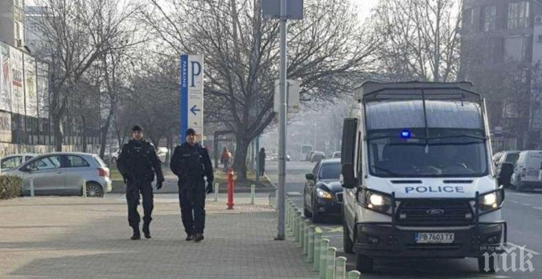 Мерки! Полицейски патрули пред магазините в Пловдив