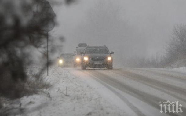 НА ПЕТРОХАН ТРУПА ЗДРАВО: Две катастрофи станаха на пътя Монтана -Берковица заради непочистен път