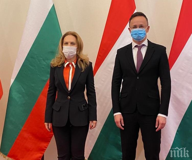 Вицепремиерът Николова проведе работна среща с дипломат №1 на Унгария Петер Сиярто
