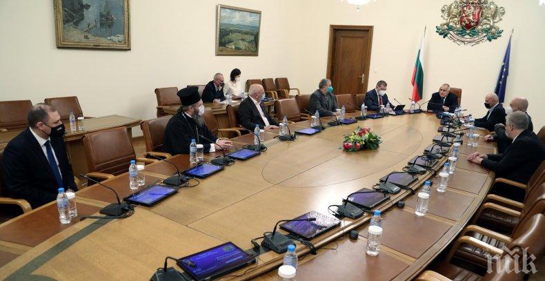 ПИК TV: Борисов и министрите отпуснаха 2,5 милиона лева за ремонти и доизграждане на храмове в страната (ВИДЕО)