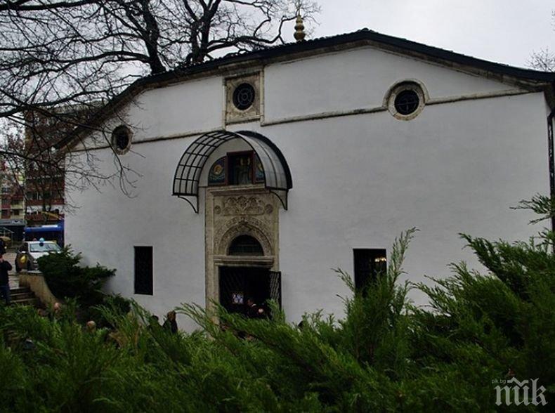 Плевен чества храмовия празник на най-старата си църква