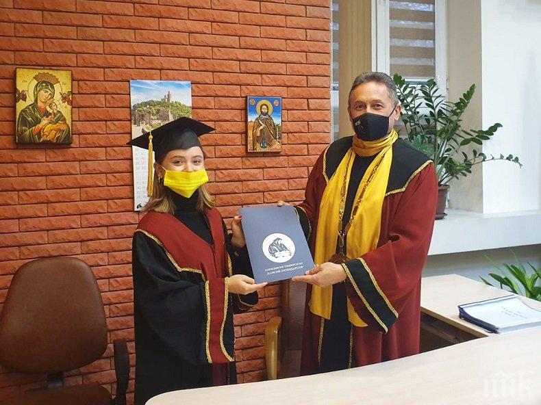 ДЕБЮТНО: Студентка получи първата ректорска стипендия на ПУ (СНИМКИ)