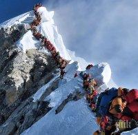 Евакуириха над 350 души от Еверест