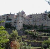 COVID-19 плъзна в Атон - шест манастира са под карантина, седем монаси се борят за живота си, един почина