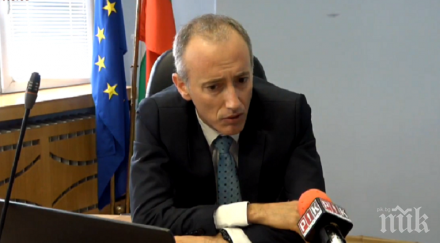 образователният министър добри новини средната възраст учителите паднала четири години