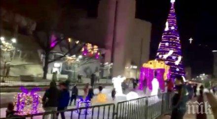 деца играят кабелите новогодишната украса благоевград общинската охрана родителите