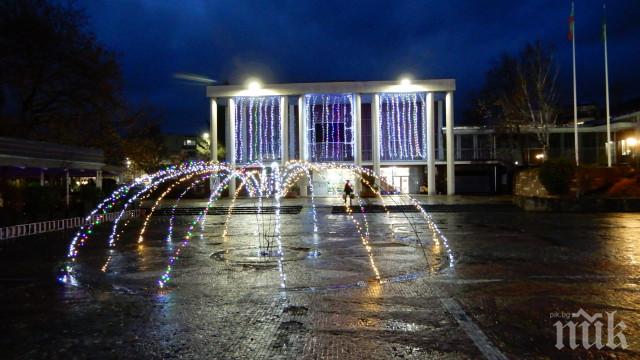 ФЕЕРИЯ: От Калофер до Клисура - Подбалканът засия в коледни светлини 