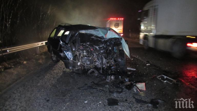 КРЪВ НА ПЪТЯ: Жена загина, двама други са ранени при катастрофа край Бяла