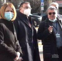 ИЗВЪНРЕДНО В ПИК TV: Министър проф. Костадин Ангелов проверява първия в страната специализиран кабинет за ваксинация срещу COVID-19 (ОБНОВЕНА/СНИМКИ)