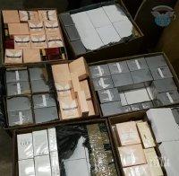 Митничари задържаха парфюми в кашони от банани