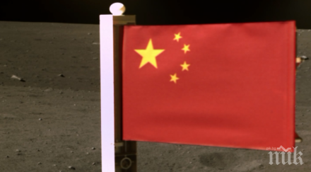 китайската капсула проби луната завръща земята