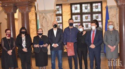 първо пик главният прокурор иван гешев връчи почетен знак прб наследниците евгени диков снимки