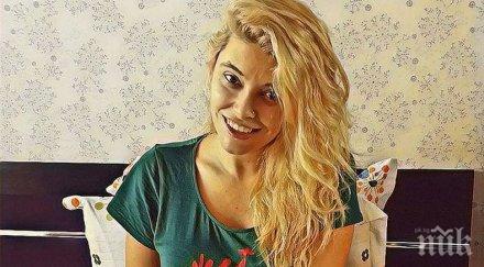 ева веселинова показа корема близнаците снимка