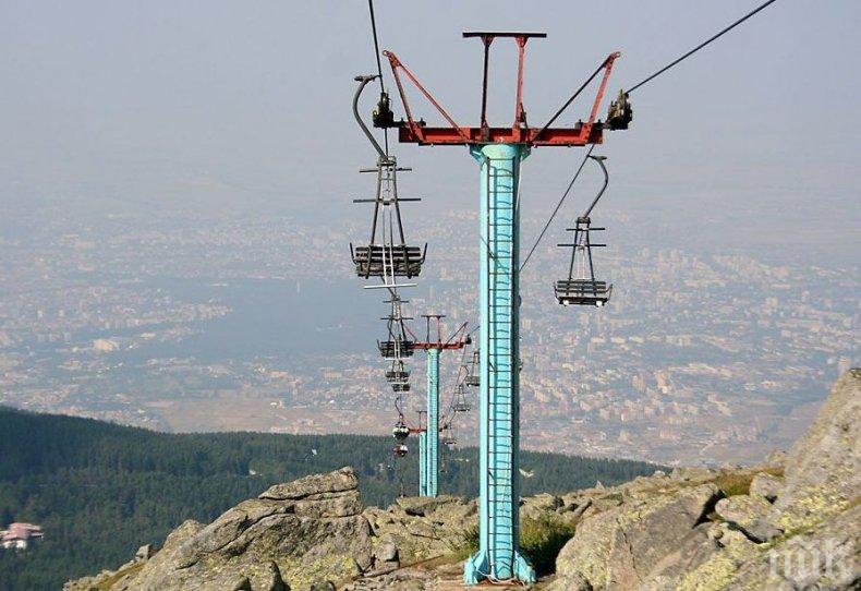 Столична община „роди“ абсурд с решението да освежи лифт на 64 г. 