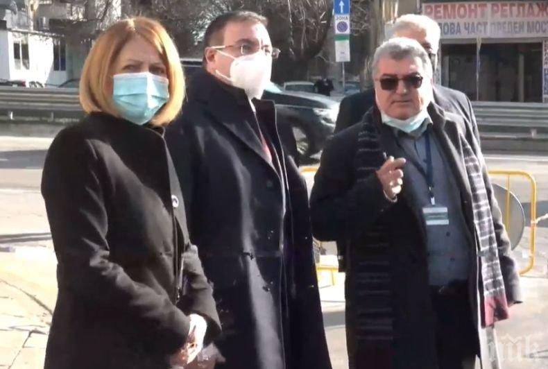 ИЗВЪНРЕДНО В ПИК TV: Министър проф. Костадин Ангелов проверява първия в страната специализиран кабинет за ваксинация срещу COVID-19 (ОБНОВЕНА/СНИМКИ)