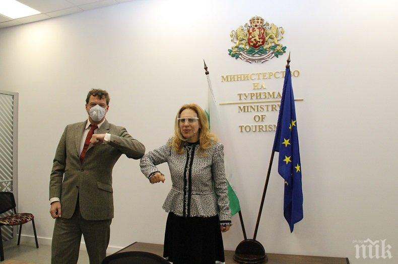 Марияна Николова проведе работна среща с главния изпълнителен директор на „Фрапорт Туин Стар Еърпорт Мениджмънт“ АД