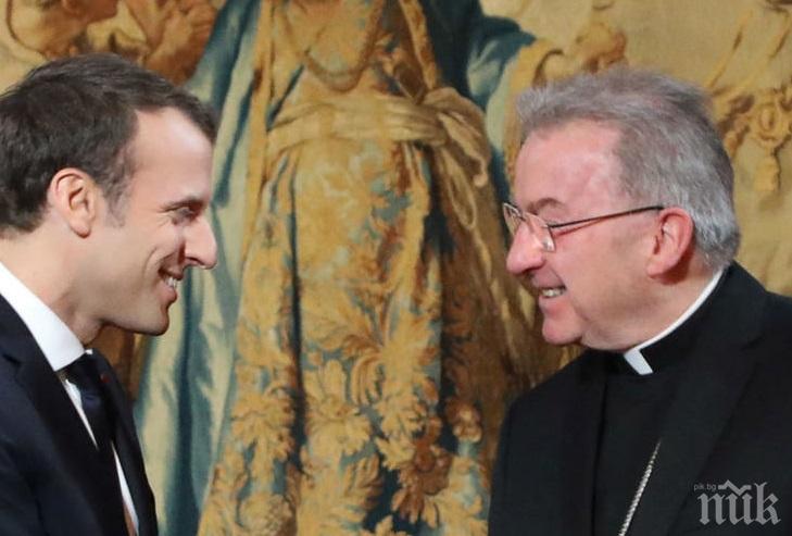 Осъдиха бивш посланик на Ватикана за сексуален тормоз - опипвал задните части на мъже 