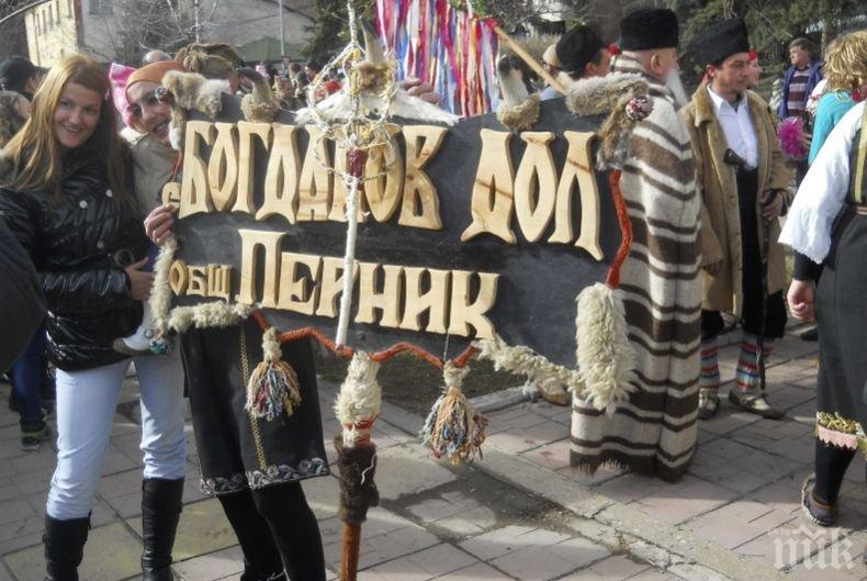 Възрастни и самотни хора от село Богданов дол получиха хранителни продукти