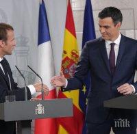 Педро Санчес се самоизолира заради заразения Макрон