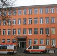 КРИЗА ЗА КАДРИ: Болница предлага 5 бона заплата за лекар, дава по 3500 лв на сестра 