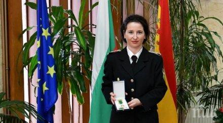 почетен знак заслуги националната полиция кралство испания служител мвр снимки