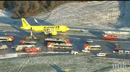 мощна снежна буря обърка трафика сащ самолет излезе пистата