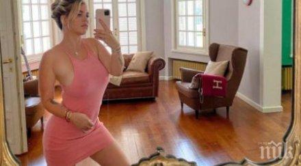 футболна съпруга пусна гола мокра банята снимки