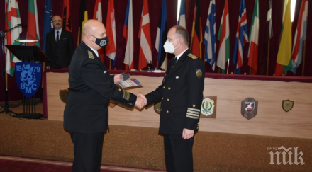 вмс излъчиха офицер годината жена капитан ранг