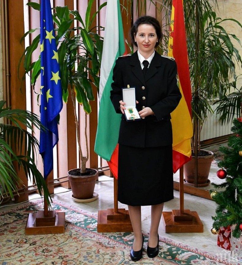 Почетен знак за заслуги на Националната полиция на Кралство Испания за служител на МВР (СНИМКИ)